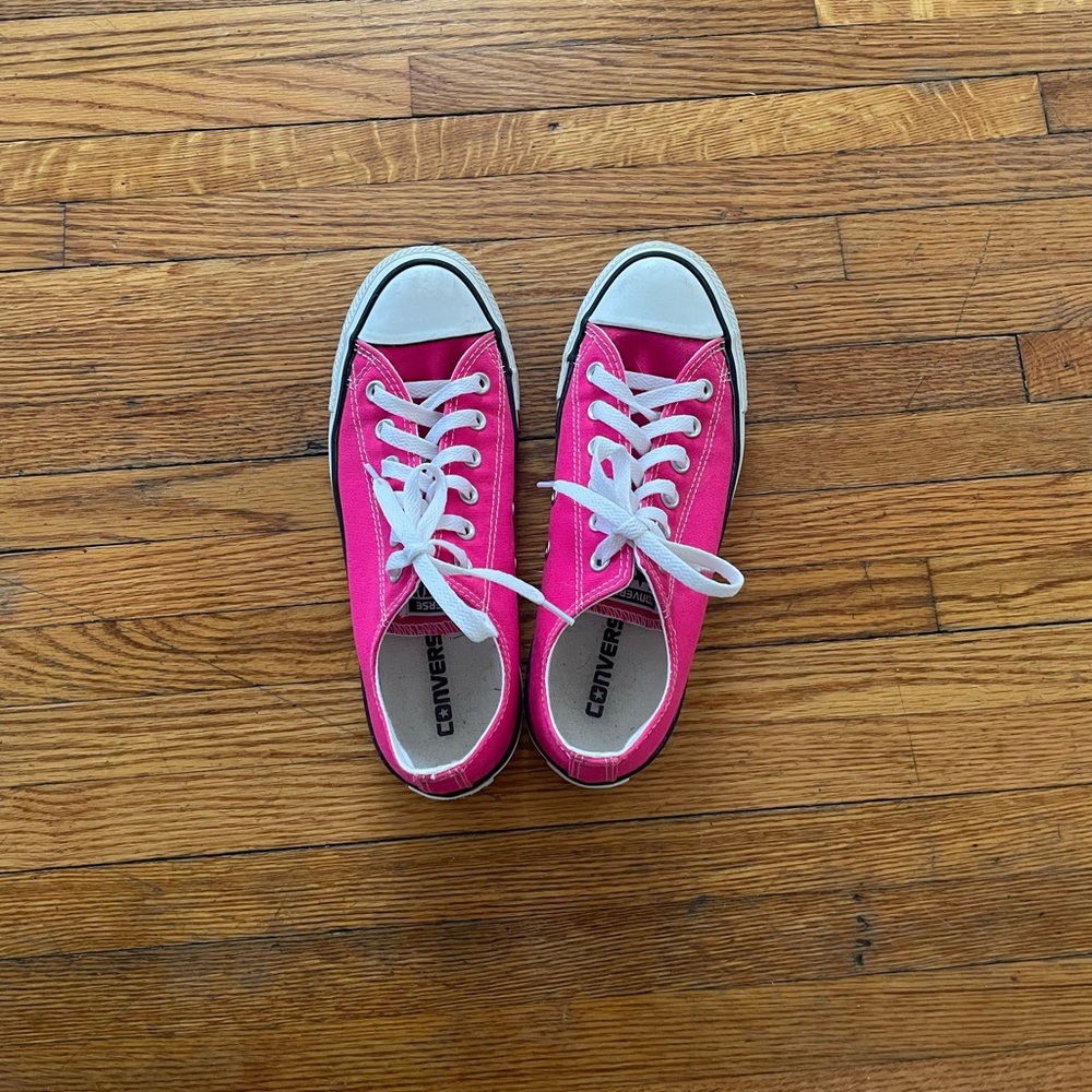 Converse size 8 women 6 men pink like new